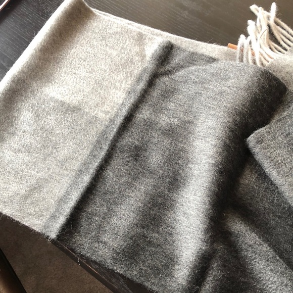 NWOT Joseph Abboud 100 cashmere scarf w fringe soft grey and medium grey 12x64 - Picture 5 of 5